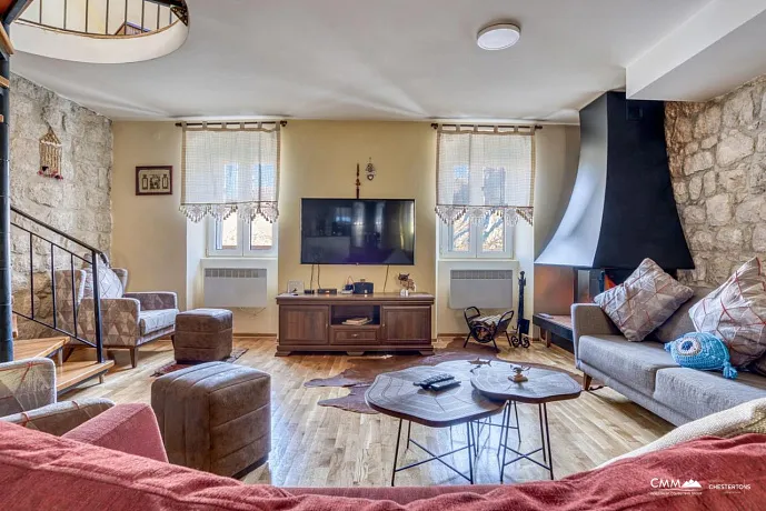 Wunderschöne Steinvilla in Prčanj mit Panoramablick auf die Bucht